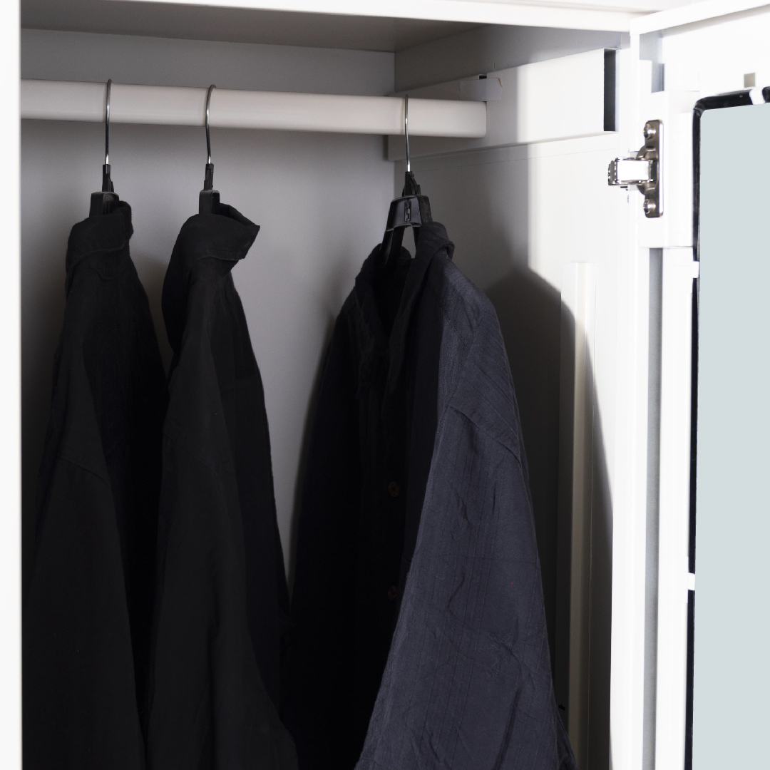 ตู้เสื้อผ้าบานเปิด