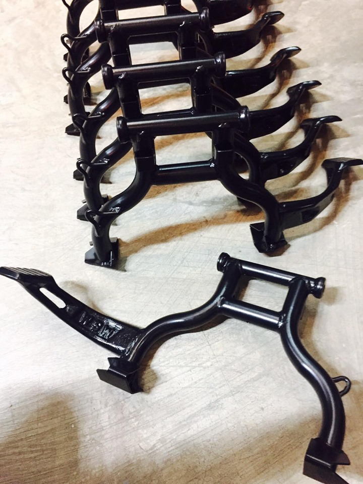 ขาตั้งคู่ Triumph
