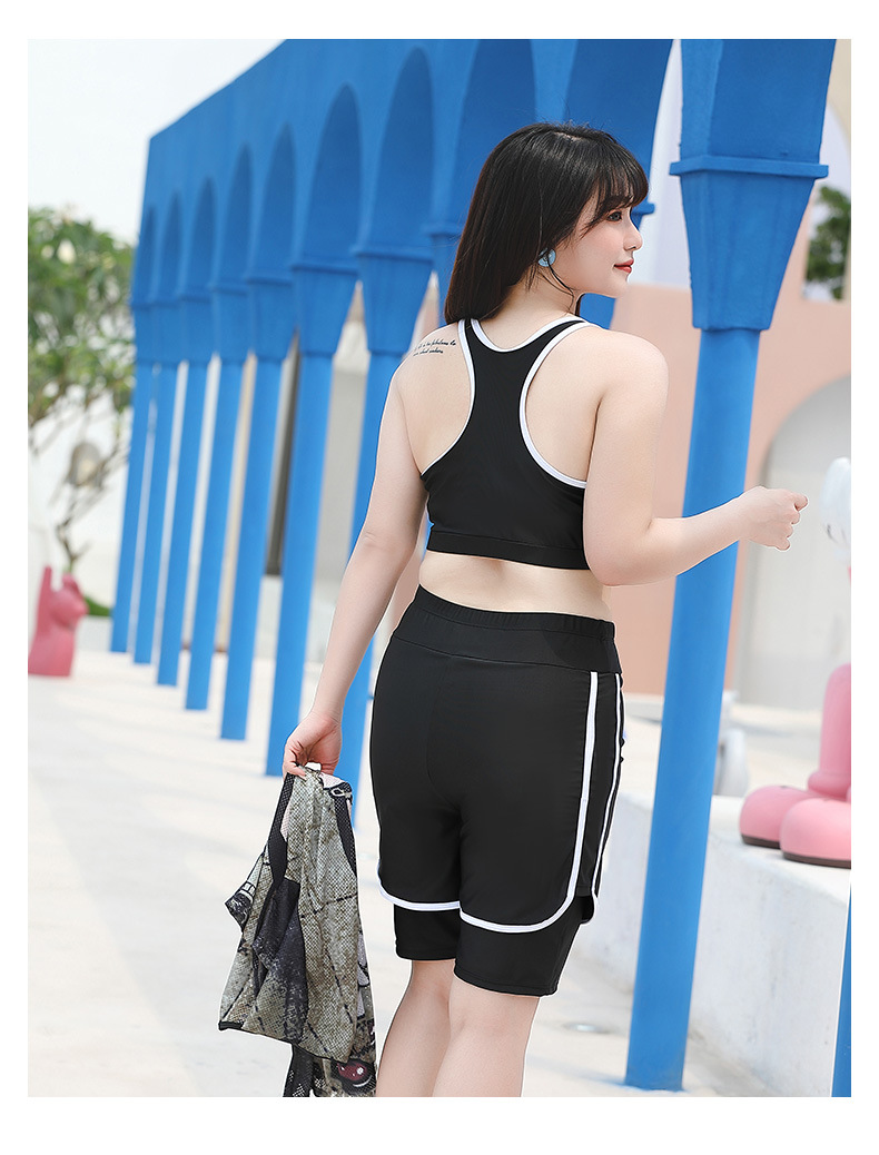 ชุดว่ายน้ำแบบสปอร์ต ไซส์ใหญ่ 7xl พร้อมส่ง:ชุดว่ายน้ำคนอ้วนสีดำแต่งลายการ์ตูน set 3 ชิ้นมีเสื้อคลุมตัวยาว บราและกางเกงขาสั้น แบบสวย คุ้มมากๆจ้า :- บรารอบอก 44 - 54 นิ้ว - เอว 36 - 48 นิ้ว - สะโพก 44 - 56 นิ้ว - เสื้อคลุมกว้าง 56 นิ้ว