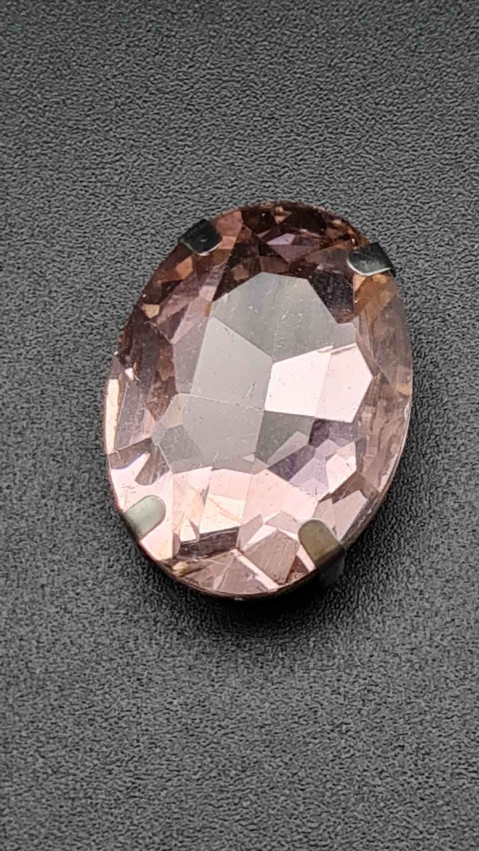 คริสตัลทรงหยดน้ำ คริสตัลทรงไข่ คริสตัลสีเหลี่ยม ขนาดต่างๆสำหรับงานเครื่องประดับตกแต่งและประดับองค์พระ