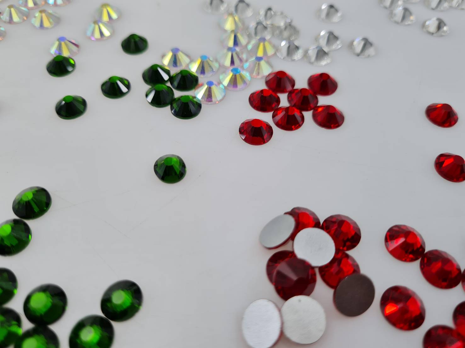 เพชรคริสตัลก้นตัด ขนาด SS40 (8.4-8.7มิลลิเมตร ) จำนวน 144 เม็ดใช้งานง่ายเหมาะกับงาน DIYเสื้อผ้าต่างๆ