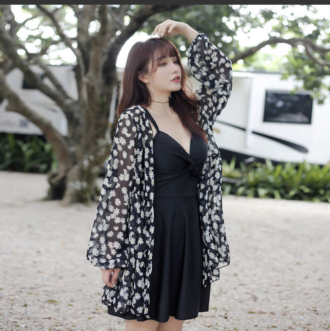 ชุดว่ายน้ำคนอ้วน 6xl พร้อมส่ง :ชุดว่ายน้ำไซส์ใหญ่ชุดเที่ยวทะเลสีดำมาพร้อมเสื้อคลุมลายดอกไม้ มีกางเกงขาสั้นใส่ด้านในแบบสวยน่ารักมากๆจ้า : ขนาด- รอบอก 40 - 48 นิ้ว- เอว 34 - 44 นิ้ว - สะโพก 40 - 52 นิ้ว - เสื้อคลุมรอบอกกว้าง 48 นิ้ว