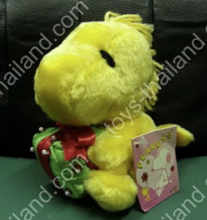 วู๊ดสต๊อกท่านั่ง ถือกล่องของขวัญ ขนาด 6 นิ้ว