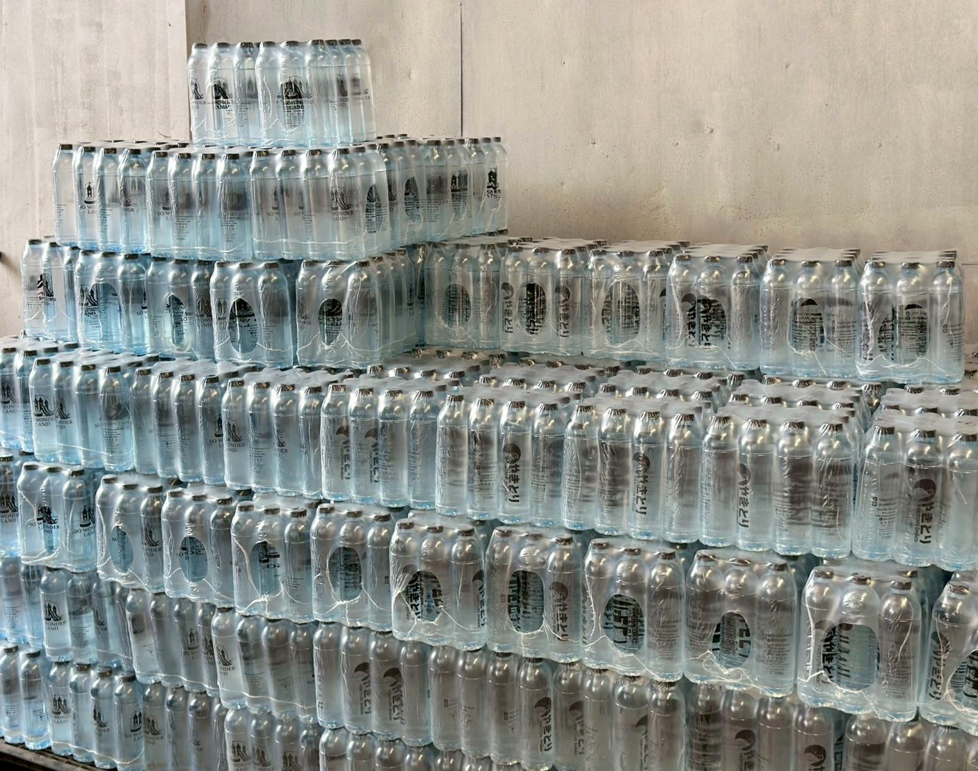 ผลงาน น้ำดื่มพร้อมสกรีนโลโก้ขวด