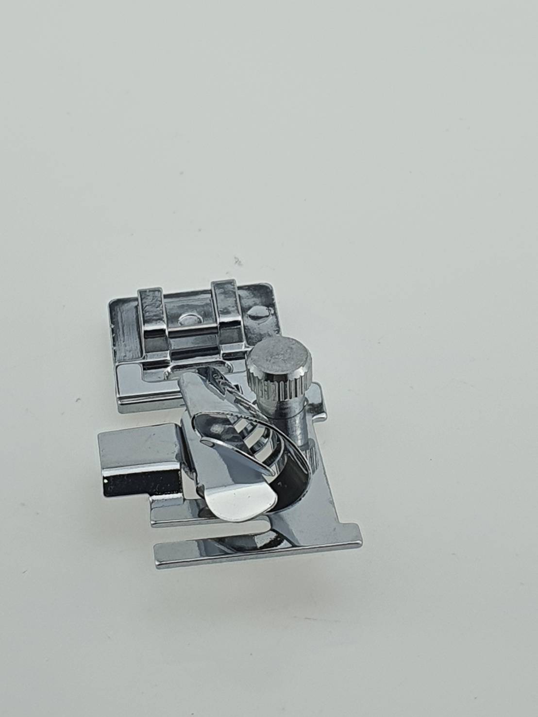 ตีนผีกุ๊นสำหรับจักรกระเป๋าหิ้ว สำหรับกุ๊นขอบผ้าใช้งานและติดตั้งได้ง่าย