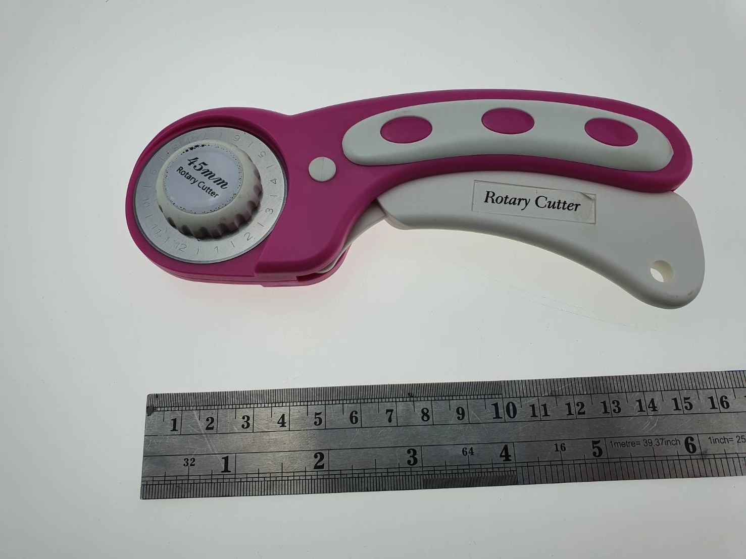 มีด โลตารี่กลมสำหรับตัดผ้าขนาด 45 มิลลิเมตร ใบสามารถถอดเปลี่ยนได้ ใช้งานง่ายใช้ตัดผ้าบนแผ่นรองตัด