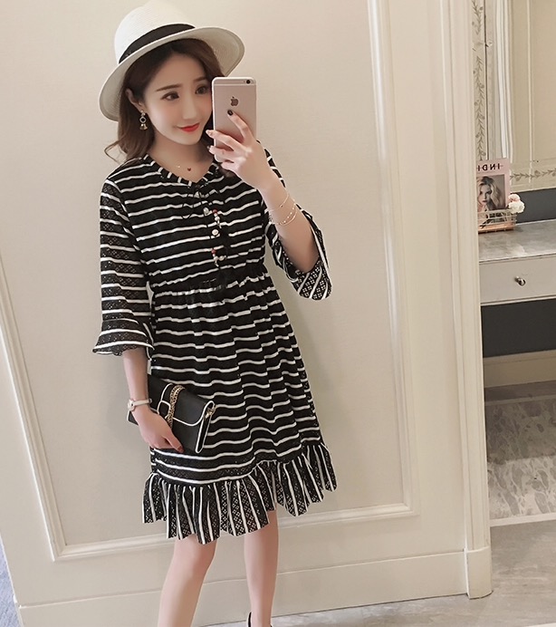 ชุดคลุมท้อง ชุดลุกไม้ฉลุรู แขนระบาย กระดุมเปิดให้นมได้ อกสม๊อค มีเชือกผูก มีซับใน M,L,XL,XXL