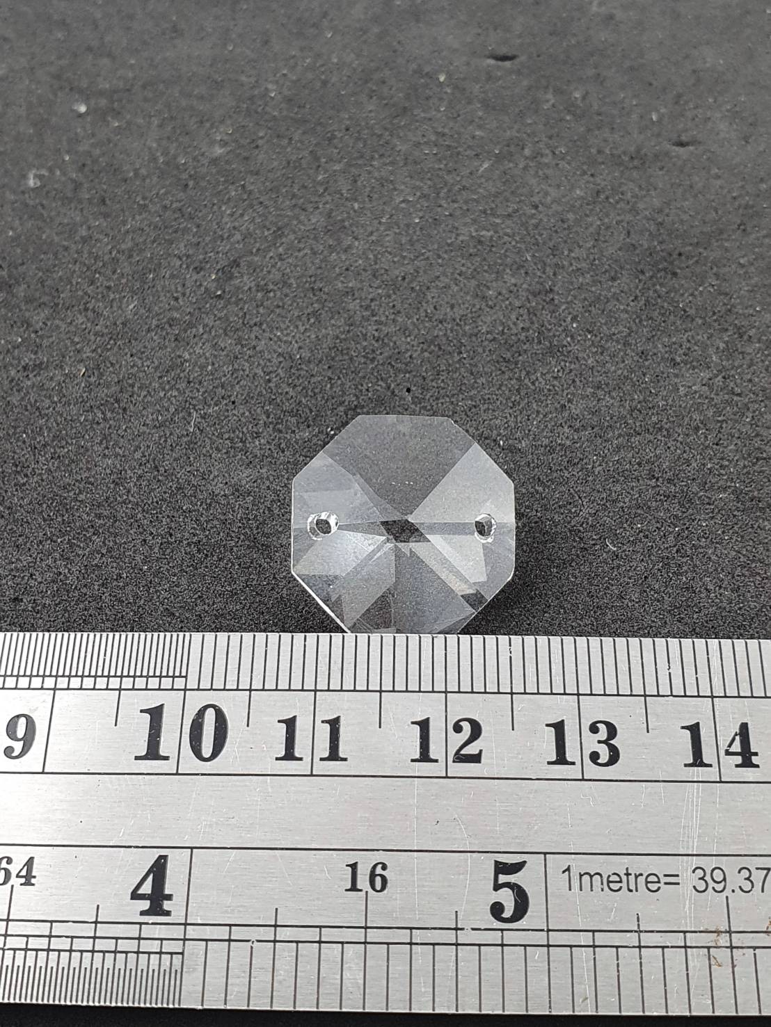 คริสตัลห้อย คริสตัลแปดเหลี่ยมสำหรับประดับสถานที่มีหลายแบบสามารถร้อยเป็นเส้นด้วยห่วงลวด