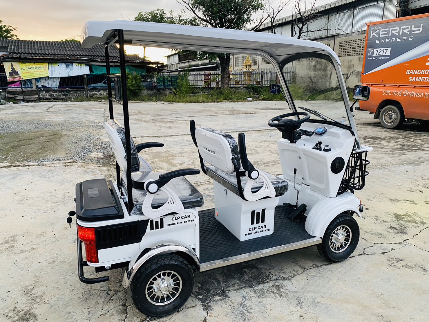 รถกอล์ฟไฟฟ้า 4 ล้อ 4 ที่นั่ง รุ่น M-04 ขับแบบพวงมาลัย