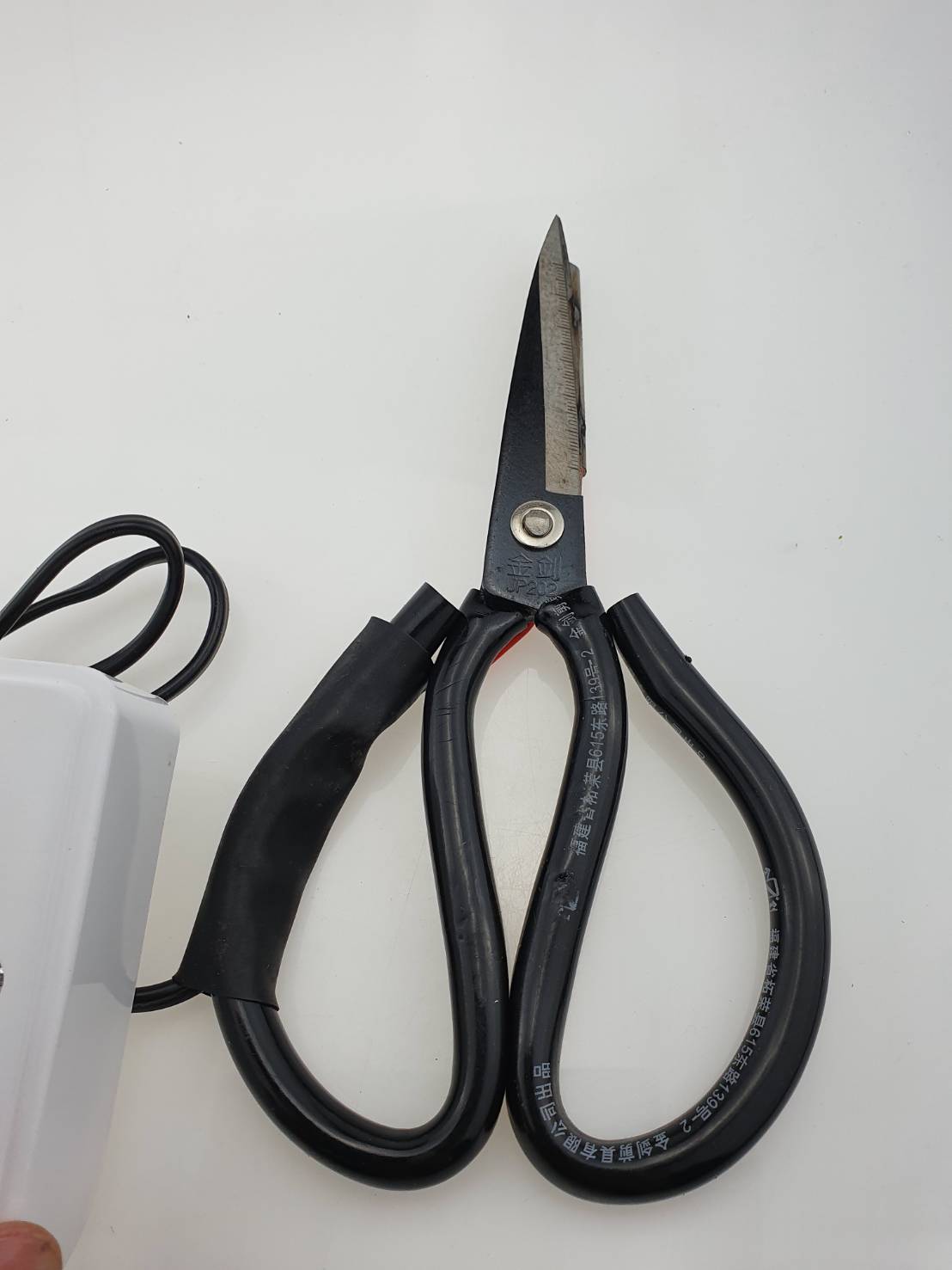 กรรไกรความร้อนตัดผ้าใช้สำหรับการตัดเสื้อผ้าให้เรียบไม่เป็นขุยร้อน 800 องศา