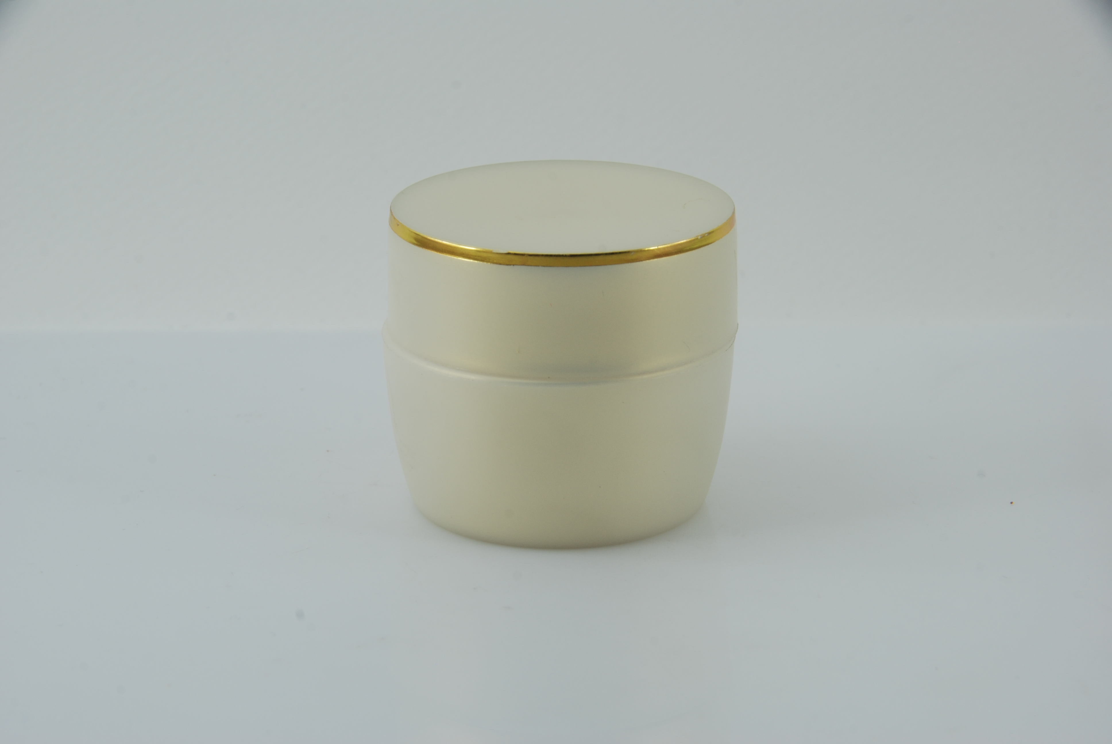 กระปุกครีม (R278) 30 กรัม สี ครีม แพคละ 4 ใบ