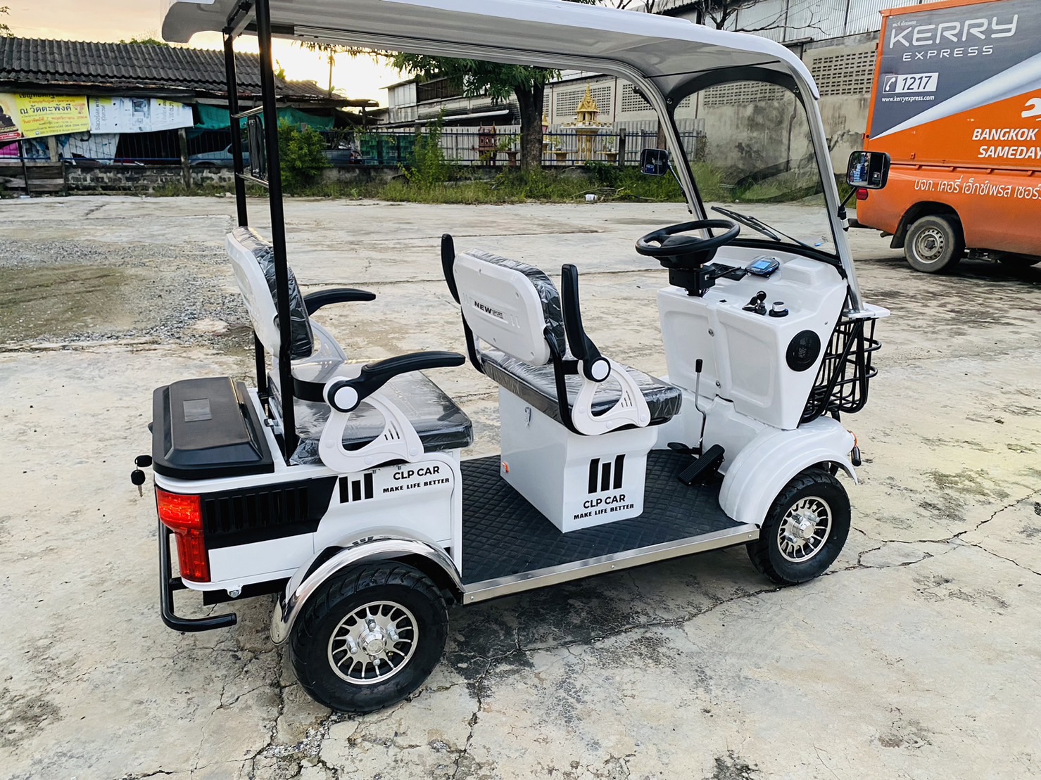 รถกอล์ฟไฟฟ้า 4 ล้อ 4 ที่นั่ง รุ่น M-04 ขับแบบพวงมาลัย