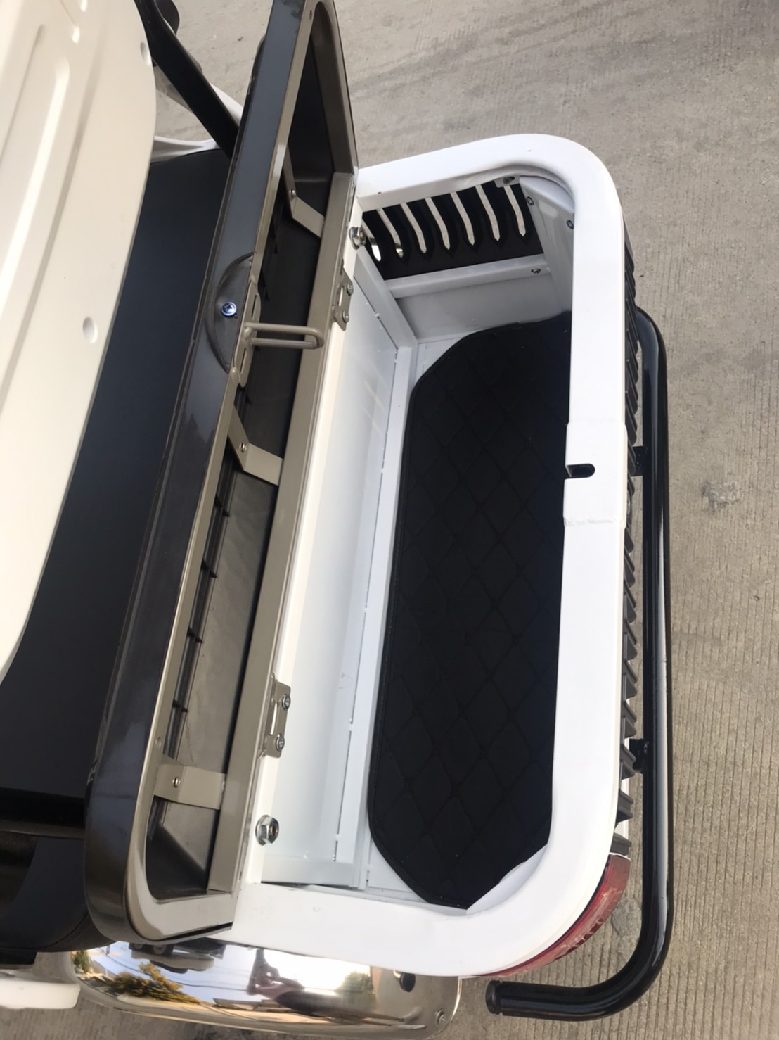 รถกอล์ฟไฟฟ้า 4 ล้อ 4 ที่นั่ง รุ่น M-04 ขับแบบพวงมาลัย