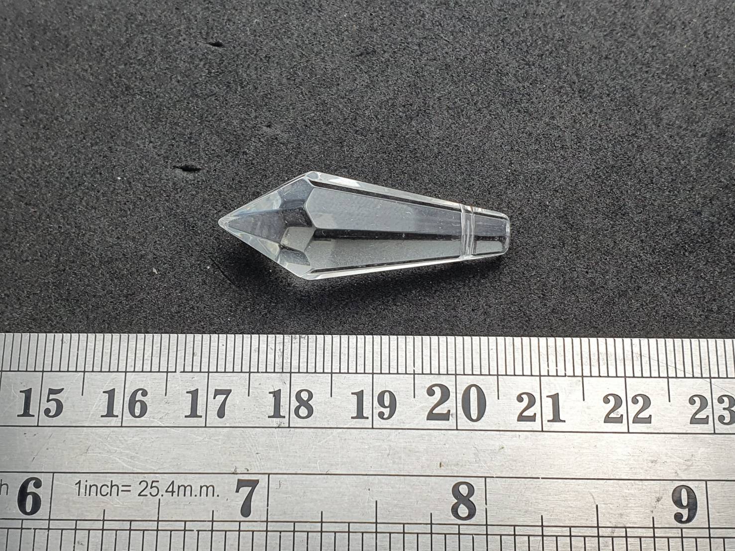 คริสตัลห้อย คริสตัลแปดเหลี่ยมสำหรับประดับสถานที่มีหลายแบบสามารถร้อยเป็นเส้นด้วยห่วงลวด