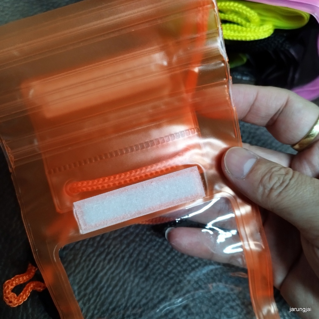 ซองกันน้ำ สำหรับใส่มือถือเล่นน้ำสงกรานต์ ปิดสามชั้น พร้อมตีนตุ๊กแก คละสี ศรีสะเกษ SK20B