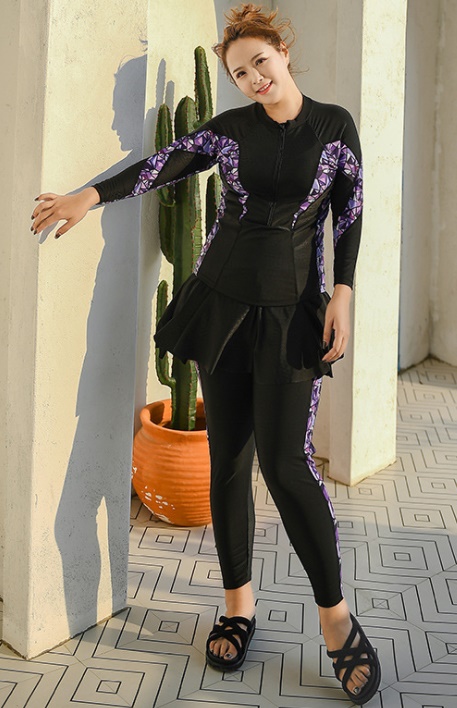 ชุดว่ายน้ำแบบสปอร์ตไซส์ใหญ่ 6xlพร้อมส่ง :ชุดว่ายน้ำคนอ้วนแขนขายาวซิปหน้าสีดำแต่งลายกราฟฟิกสีม่วง มีเสื้อแขนยาวซิปหน้าและกางเกงขายาวแต่งกระโปรงระบาย น่ารักมากๆจ้า:รอบอก42-52นิ้ว เอว40-50นิ้ว สะโพก42-56นิ้ว