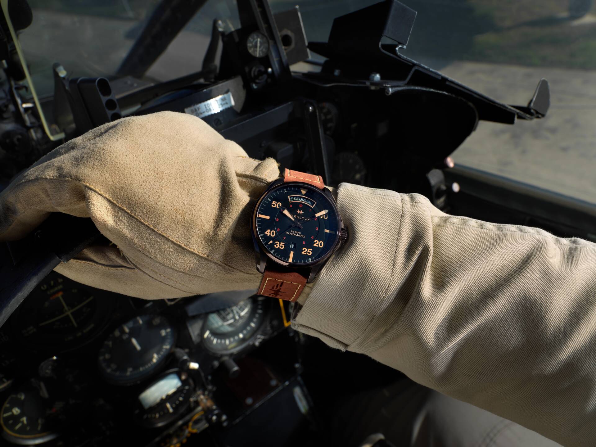 Hamilton H64705531 นาฬิกาผู้ชาย KHAKI AVIATION PILOT DAY DATE AUTO Men's Watch