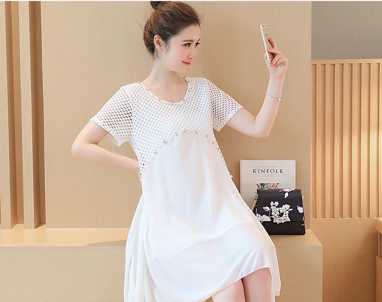 ชุดคลุมท้องผ้าฉลุสีขาว ประดับด้วยลูกปัดมุก ด้านล่างเป็นผ้าชีฟองเบาสบาย มีซับใน M,L,XL,XXL