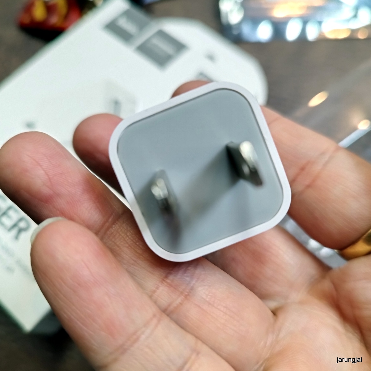 ที่ชาร์จมือถือ hoco charger output dc5v 1A UH102