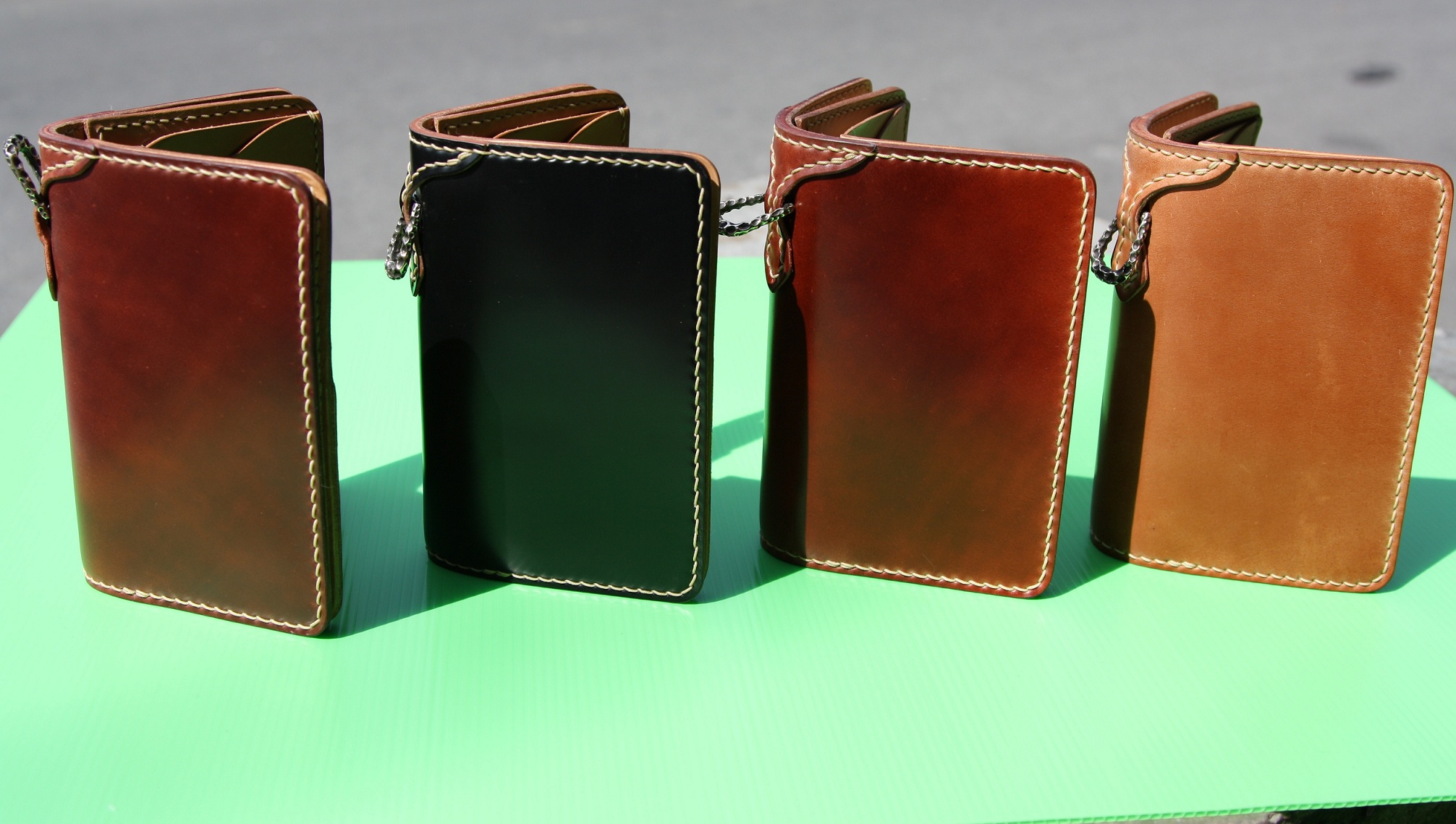 กระเป๋าสตางค์ชาย ใบกลาง หนังม้าแท้ ตามสั่งครับ