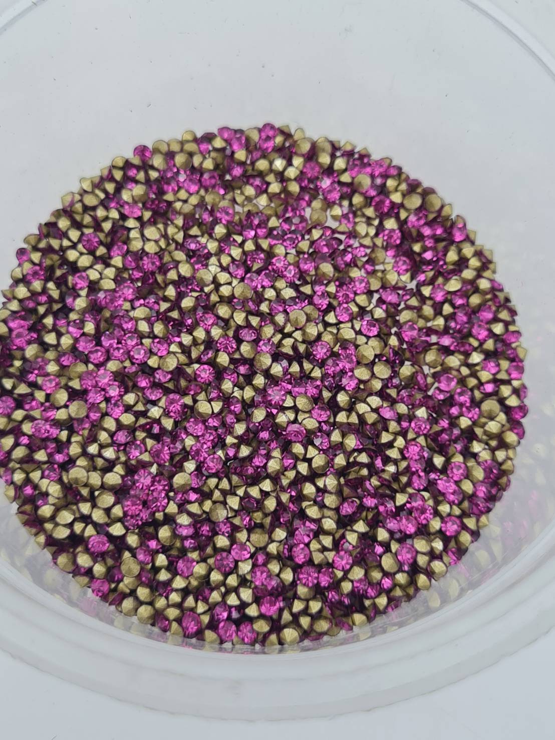 เพชรคริสตัลก้นแหลมขนาด 2.0 มิลลิเมตร (SS6) เพชรคริสตัลสำหรับงานเครื่องประดับ เพชร คริสตัล เบอร์ 6 ขนาด 2.0มิลลิเมตร 1 ถุงบรรจุ1440 เม็ด