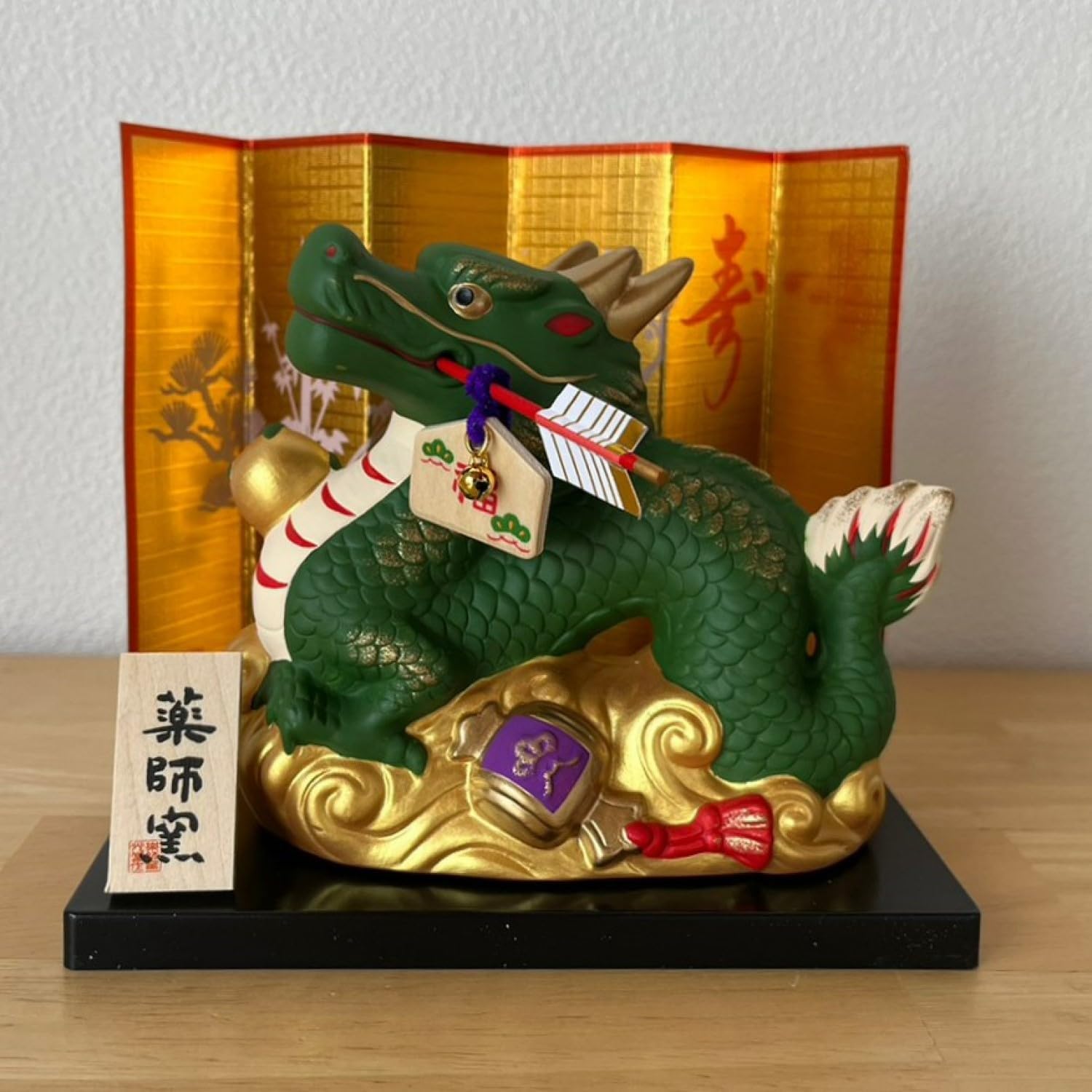 [PRE-ORDER] มังกรเขียว คาบธนู แห่งความสำเร็จ 11 x 13 cm ของมงคลญี่ปุ่น ฮวงจุ้ยโต๊ะทำงาน เสริมโชคลาภ ปีมังกร นำเข้าจากญี่ปุ่น Dragon Zodiac 2024