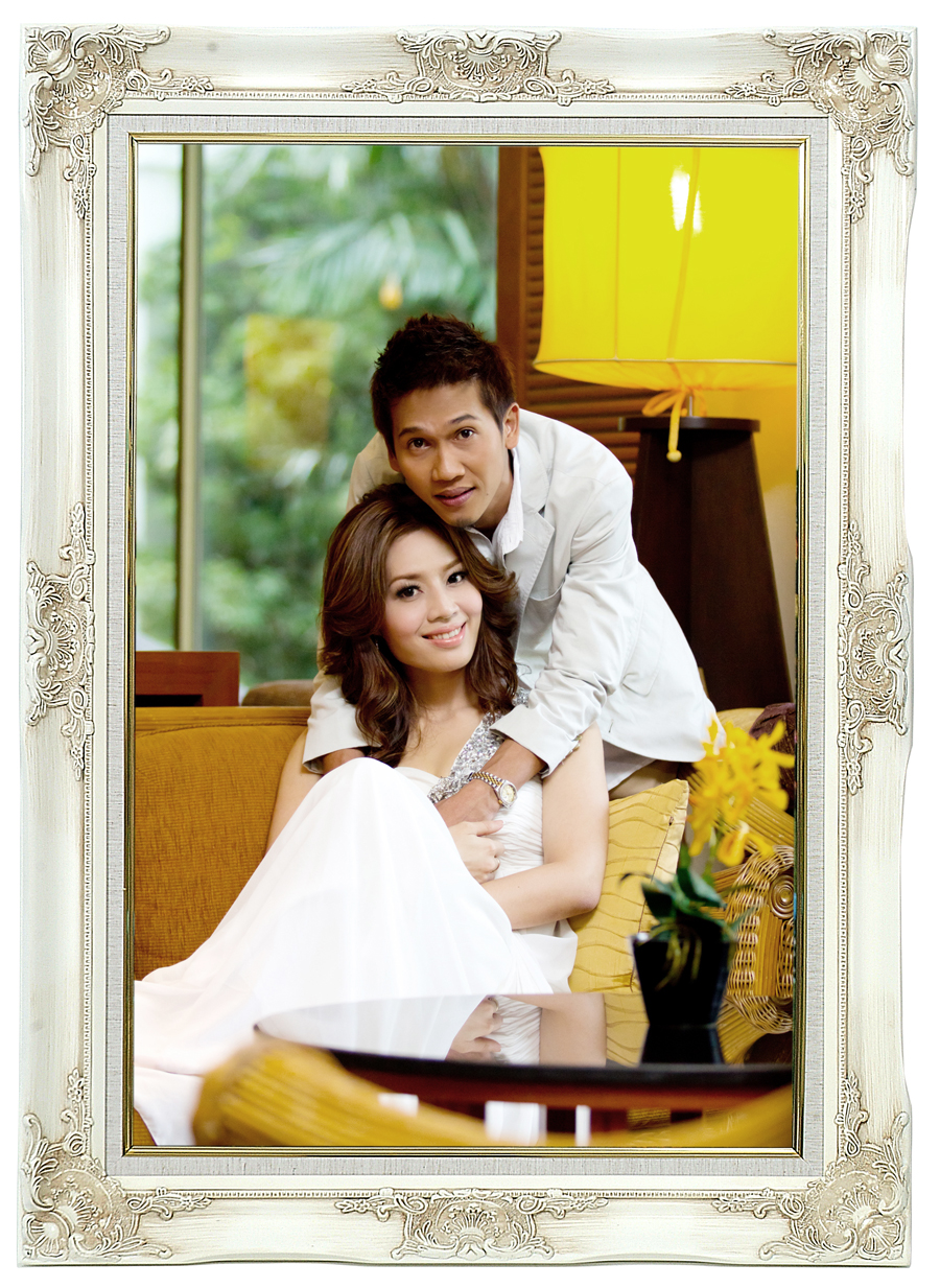 ขยายรูป16x20 นิ้ว เคลือบร้อน+กรอบหลุยส์พ่น สีขาว (ไม้แท้)