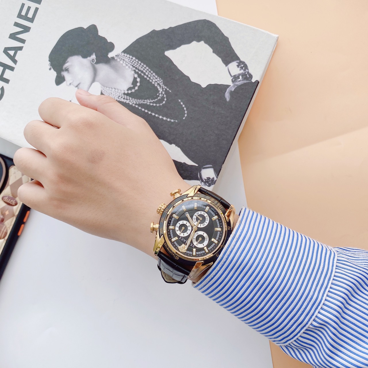 Versace VE2I00921 นาฬิกาผู้ชาย V-Ray Chronograph Quartz Men's Watch