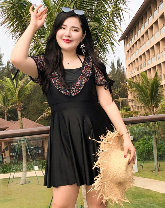 ชุดว่ายน้ำคนอ้วน 7xl พร้อมส่ง :ชุดว่ายน้ำสีดำแต่งลายใบไม้ผูกคอ มีกางเกงขาสั้นใส่ด้านในแบบสวย น่ารักมากๆจ้า:รอบอก40-50นิ้ว เอว36-48นิ้ว สะโพก40-54นิ้วจ้า