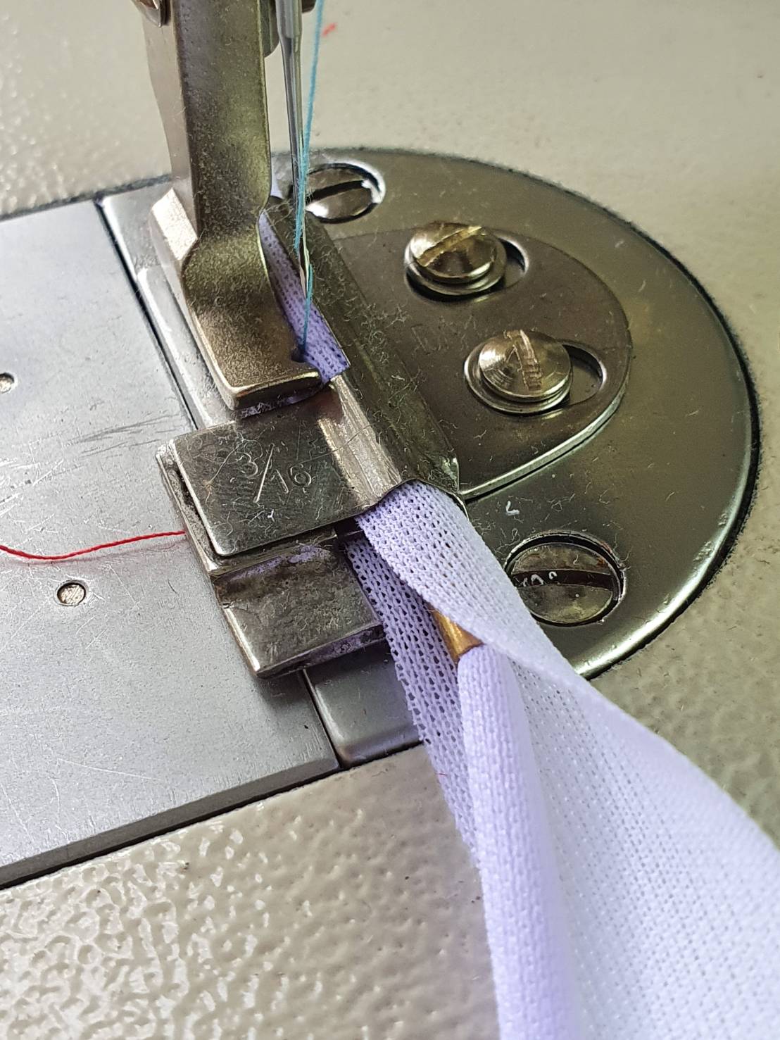 ซองกลับไส้ไก่จักรเย็บผ้าอุตสาหกรรมสำหรับทำสายกุ๊น เย็บไส้ไก้เสร็จโดยไม่ต้องมากลับในภายหลัง