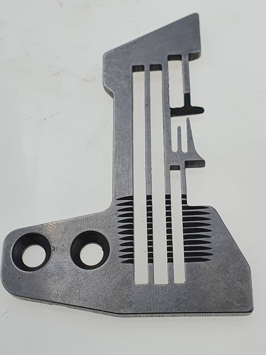 ชุดฟันและแป้นจักรโอรีน จักรโพ้งจักรโพ้งสี่เส้นใช้เย็บขอบผ้าแบบตะเข็บถี่ๆใช้ทำขอบผ้าเช็ดหน้า