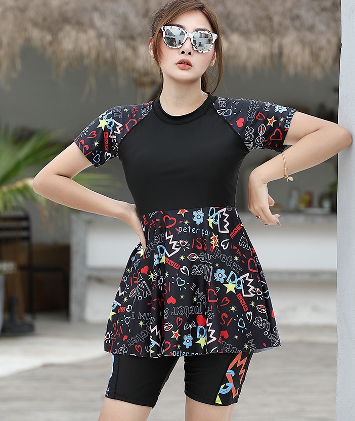 ชุดว่ายน้ำคนอ้วน แบบสปอร์ต 6xl พร้อมส่ง: ชุดว่ายน้ำไซส์ใหญ่สีดำแต่งลายกราฟฟิกมีเสื้อกับกางเกงแบบสวยน่ารักมากๆจ้า:รอบอก42-50นิ้ว เอว38-46่นิ้ว สะโพก40-52นิ้ว