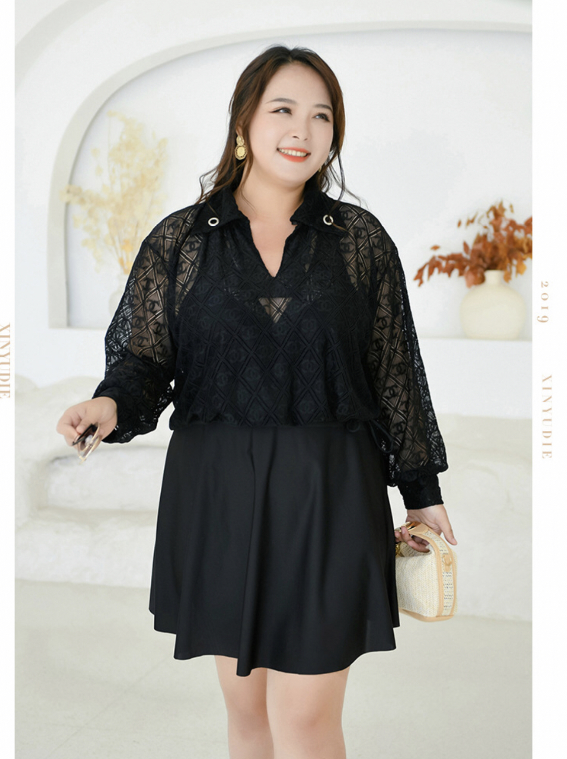 ชุดว่ายน้ำคนอ้วน 6xl พร้อมส่ง :ชุดว่ายน้ำไซส์ใหญ่ชุดเที่ยวทะเลสีดำแต่งผ้าซีทรูมาพร้อมเสื้อคลุมแขนยาว มีกางเกงขาสั้นใส่ด้านในแบบสวย sexyมากๆจ้า : ขนาด - รอบอก 38 - 48 นิ้ว - เอว 36 - 46 นิ้ว - สะโพก 40 - 52 นิ้ว - เสื้อคลุมรอบอกกว้าง 48 นิ้ว