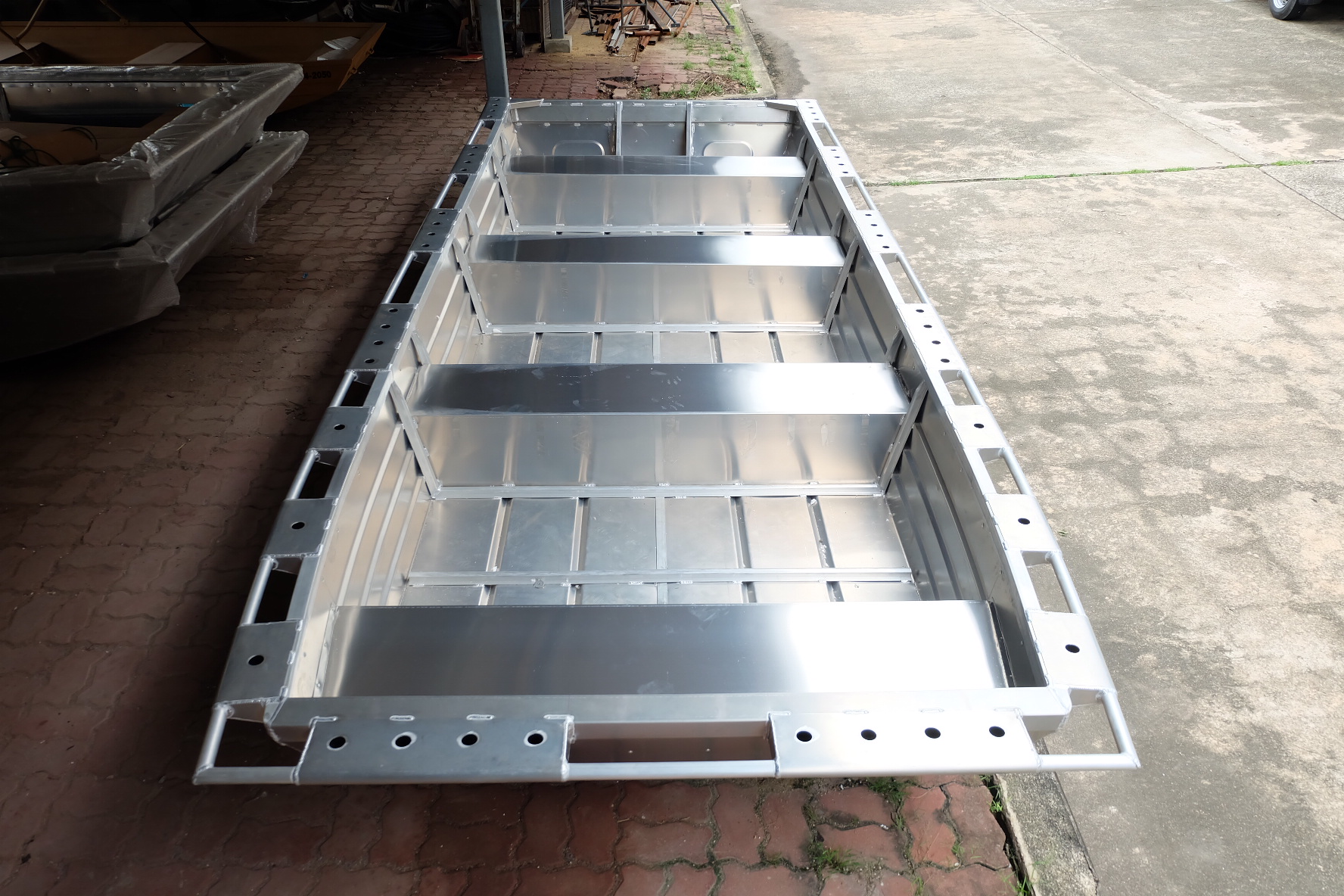 เรือท้องแบนรุ่น AP-AW16 ( ขอบแบน )