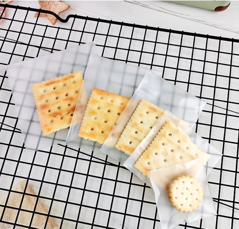 ถุงคุ๊กกี้ ฝากาว (ถุงใส ถุงขุ่น ถุงลายจุด) หลายขนาด จำนวน 95-100 ชิ้นต่อแพ็ค