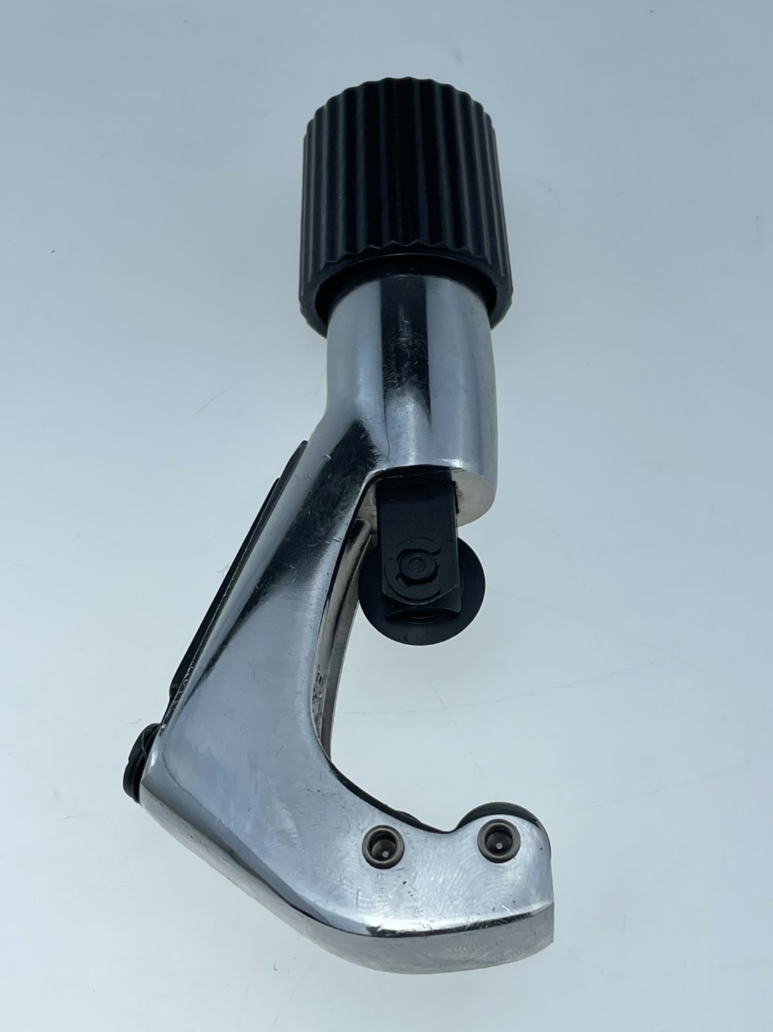 ตัวตัดรางผ้าม่านแบบกลมสำหรับท่อเหล็ก และท่ออลูมิเนียม ใช้งานง่ายไม่ต้องใช้ใบเลื่อย รอยตัดเรียบไม่ฉีกขาด สำหรับร้านผ้าม่านและ ช่างผ้าม่าน