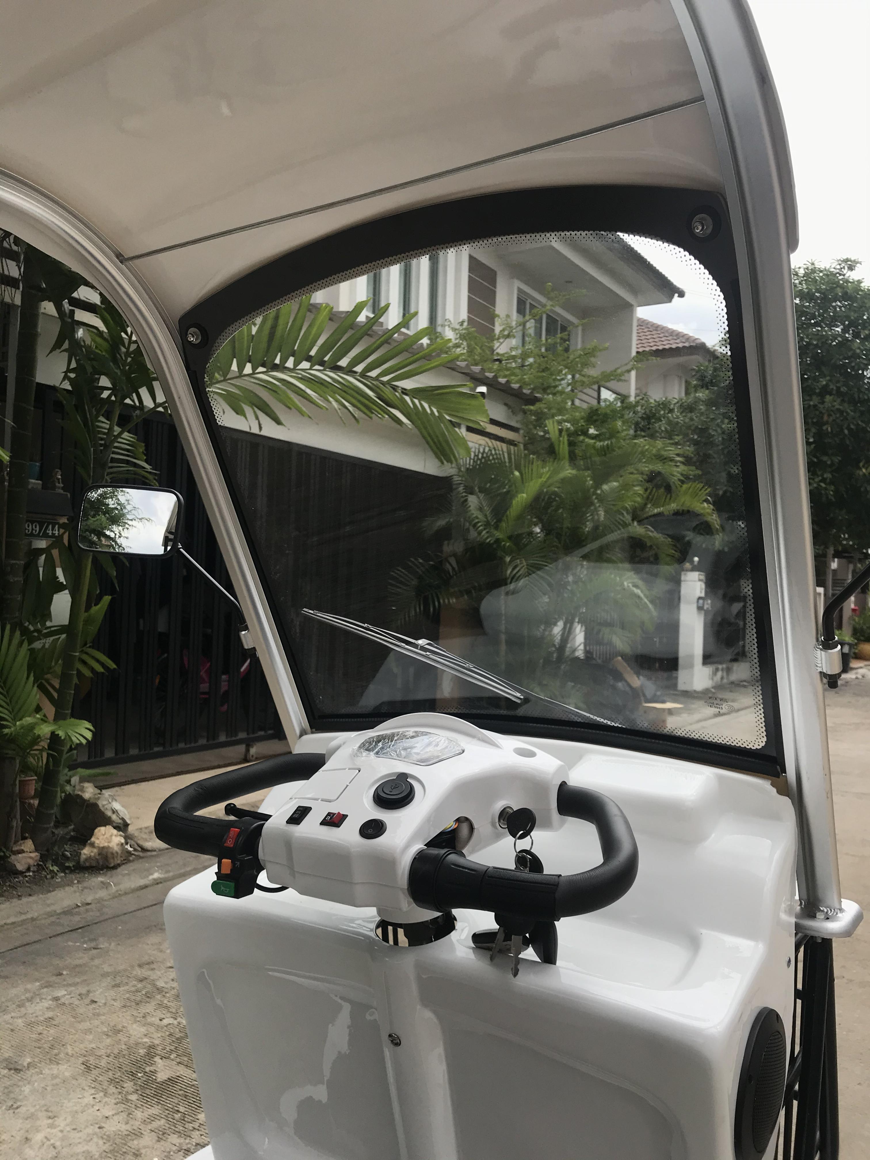 รถไฟฟ้า 4 ล้อ 3 ที่นั่ง รุ่น M-01 ยี่ห้อ CLP CAR สีขาว ขับแฮนด์บิด