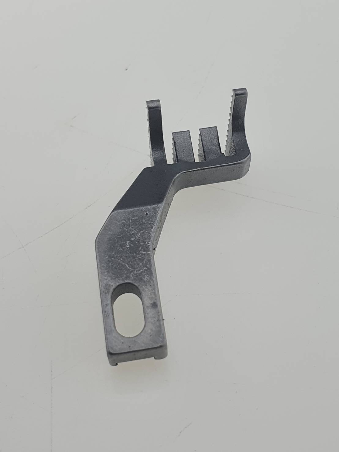 ชุดตีนผีจักรลา แป้นฟัน สำหรับจักรลาอุตสาหกรรม ระยะเข็ม 6.4 มิลลิเมตร