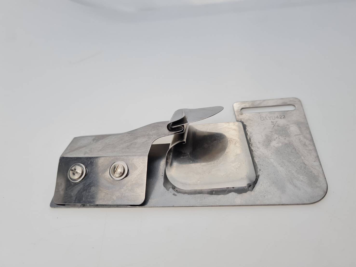 ซองกุ๊นต่อสาบหลังเสื้อ สำหรับจักรเย็บผ้าอุตสาหกรรมเข็มเดี่ยว สำหรับต่อผ้า 3 ชิ้น เข้าด้วยกัน