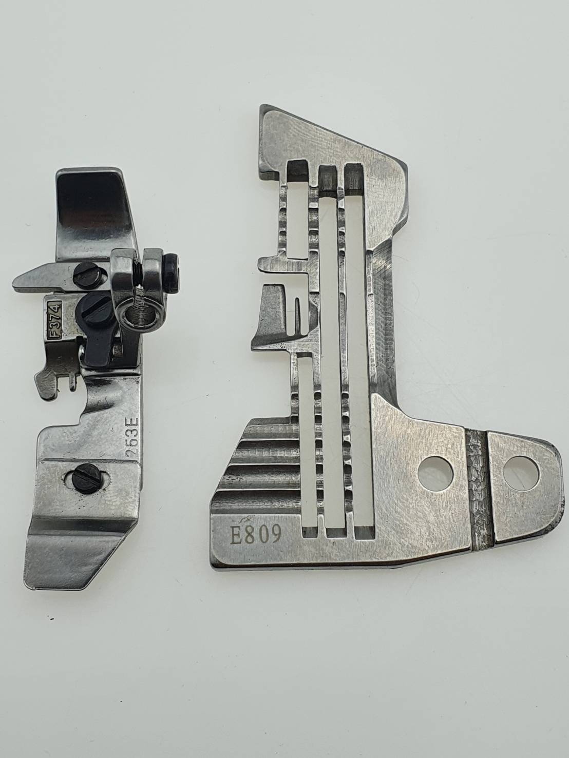 แป้นจักรโพ้งและตีนผีสำหรับจักรโพ้งสี่เส้น สำหรับจักรโพ้ง ญี่ปุ่น และจักรโพ้งของจักรจีน