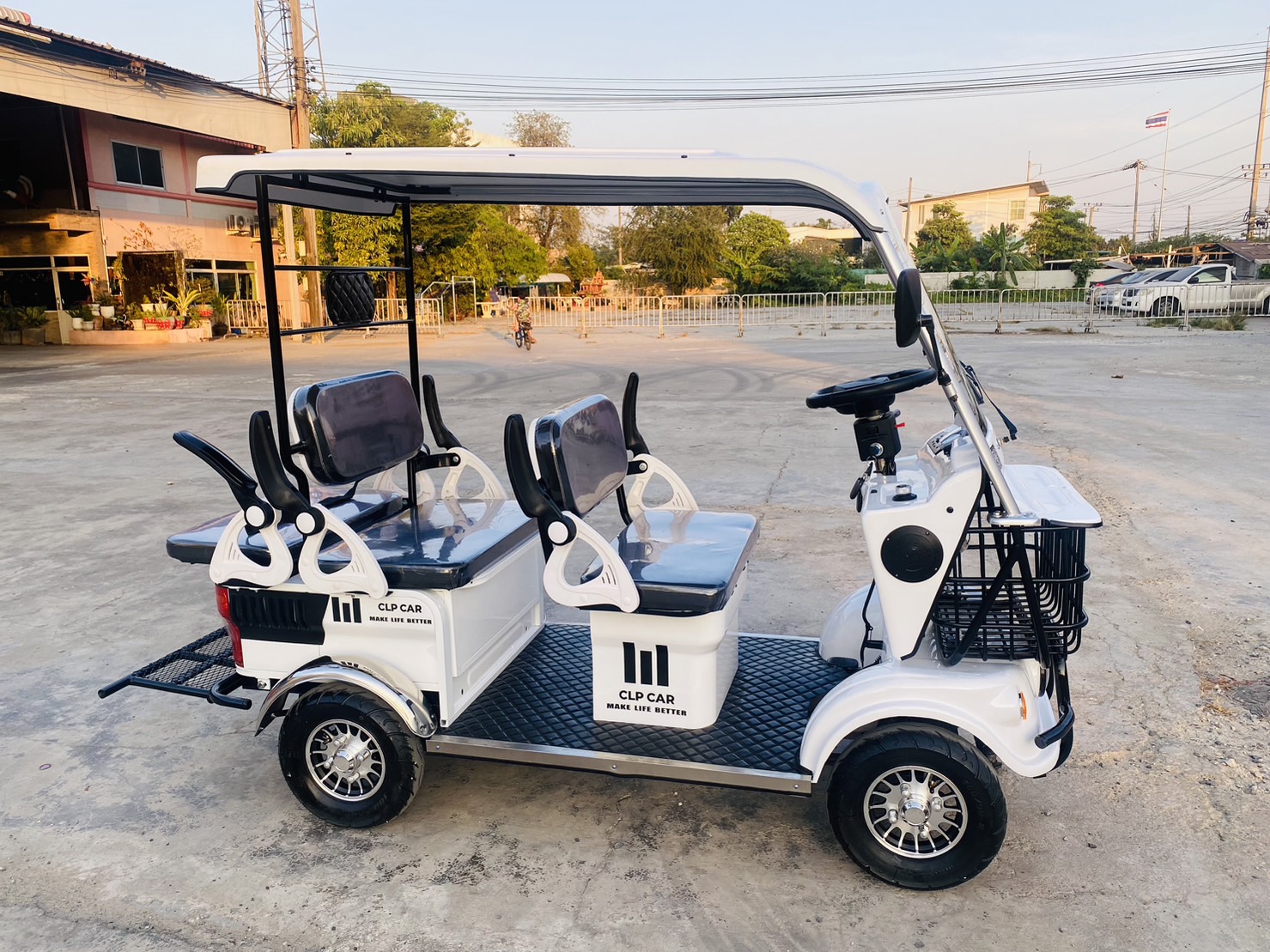 รถกอล์ฟไฟฟ้า 4 ล้อ 6 ที่นั่ง รุ่น M-04T ขับแบบพวงมาลัย