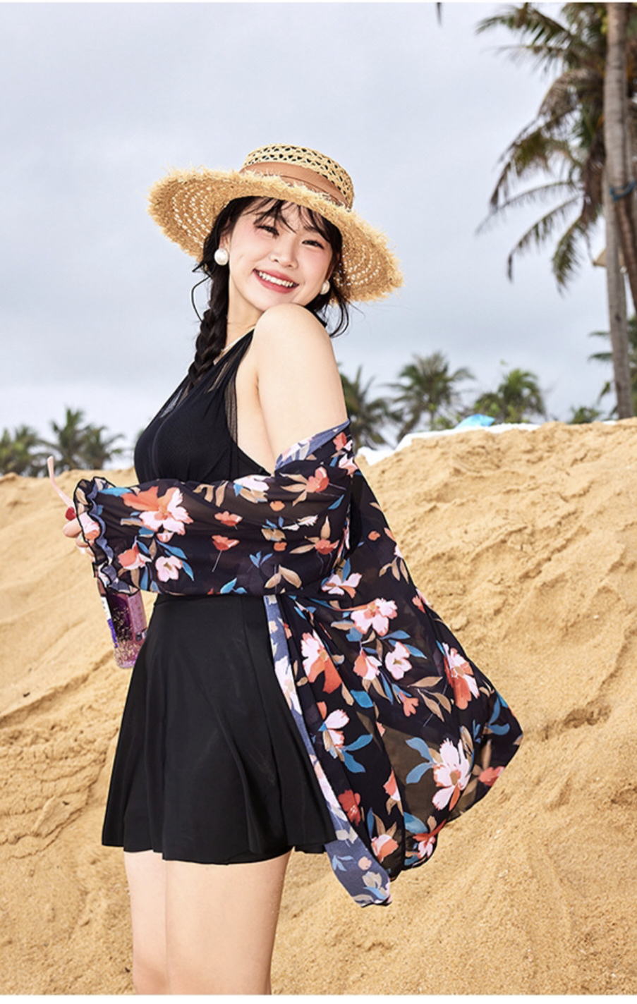 ชุดว่ายน้ำไซส์ใหญ่ 5xl พร้อมส่ง:ชุดว่ายน้ำคนอ้วน ชุดเที่ยวทะเลสีดำ แต่งลายดอกไม้สีสันสดใส set 2 ชิ้นมีเสื้อคลุมลายดอกไม้และชุดมีผูกคอด้านหลังซีทรู มาพร้อมกางเกงขาสั้นด้านใน แบบสวยสุดๆ คุ้มมากๆจ้า - รอบอก 40 - 48 นิ้ว - เอว 36 - 46 นิ้ว - สะโพก 36 - 50 นิ้