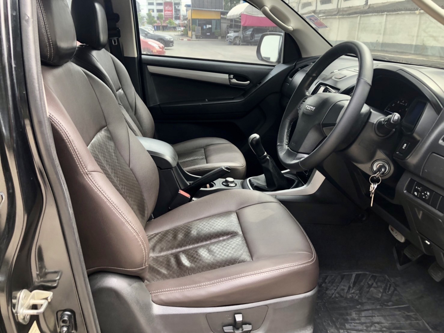 Isuzu Dmax Vcross 3.0Z Pretige Vgs Turbo Cab4 MT 2012
