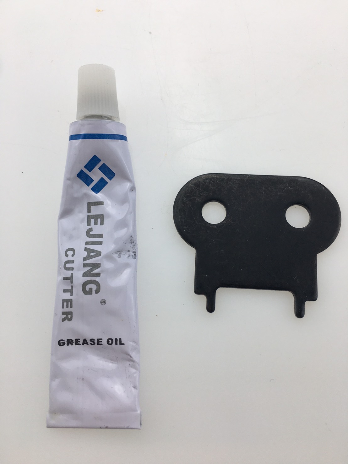 เครื่องตัดผ้าใบมีดกลมขนาด 3.5 นิ้ว รุ่น RSD-90 (แถมฟรี!ใบมีดสำรอง+จารบี+หินลับใบมีด+กระดาษทราย+ขวดหยอดน้ำมัน)