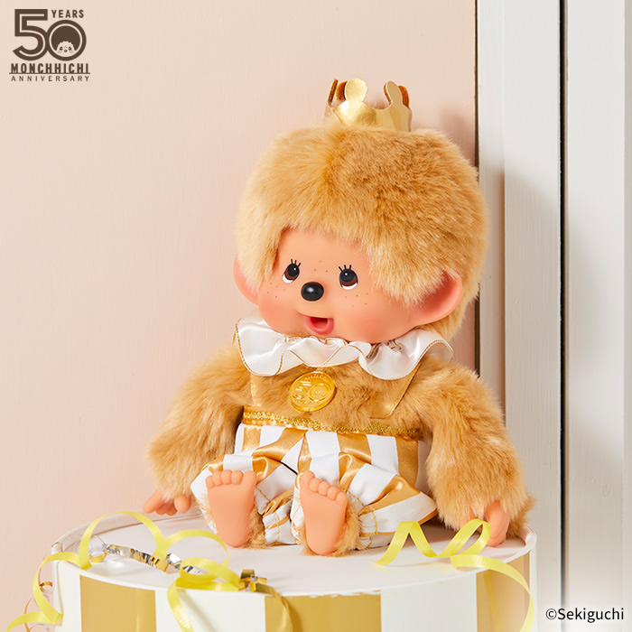 [PRE-ORDER] Monchhichi Let's! Party ตุ๊กตาม่อนชิชิ สีทอง ฉลองครบครอบ 50 ปี Size M 26x16x10 cm นำเข้าจากญี่ปุ่น レッツ！パーティ モンチッチ Mサイズ 男の子 203291