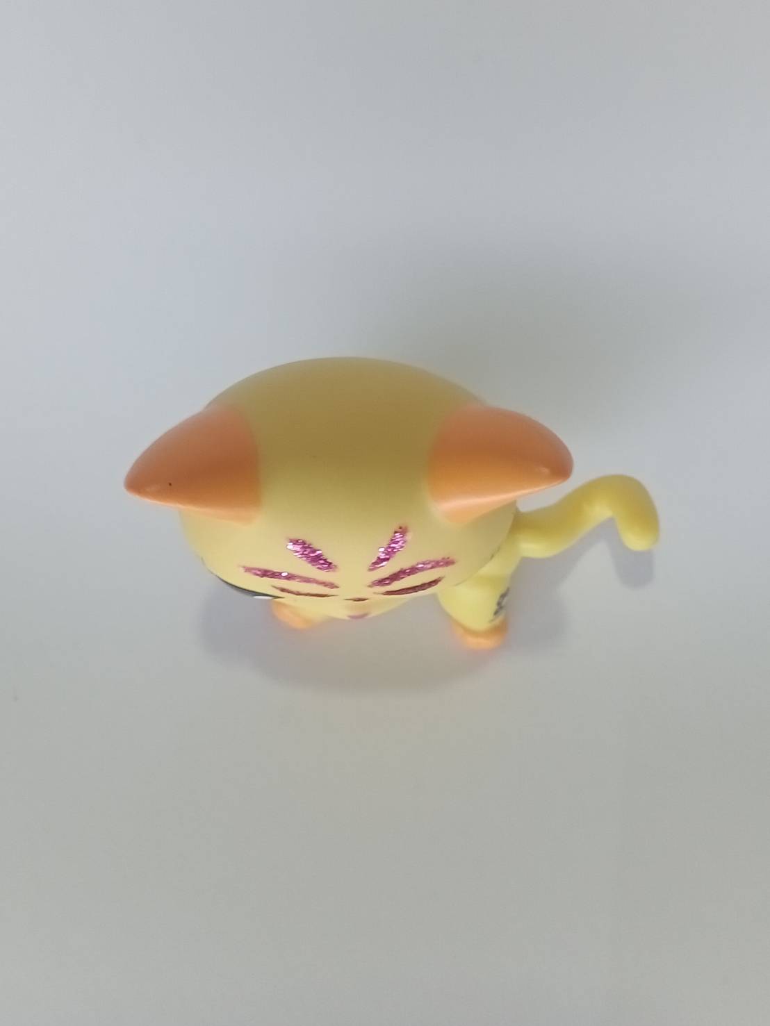 แมว Short Hair สีส้ม ตาสีฟ้า แต่งวิ้งค์