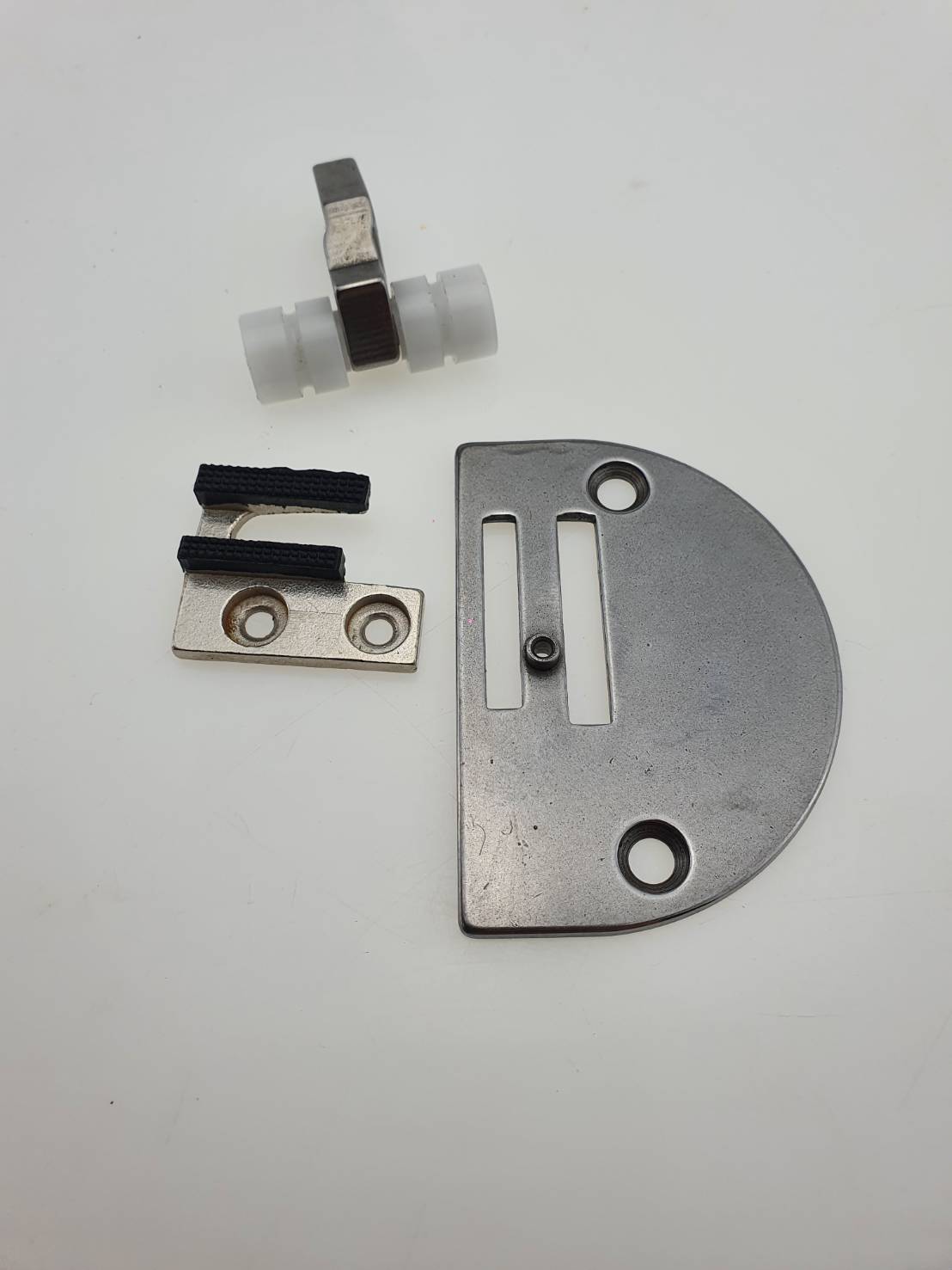 ชุดตีนผีล้อสำหรับเย็บ Patch pocket เป็นเทคนิคการเย็บแบบมีแผ่นแบบ สามารถเย็บงานแยะๆได้ดี