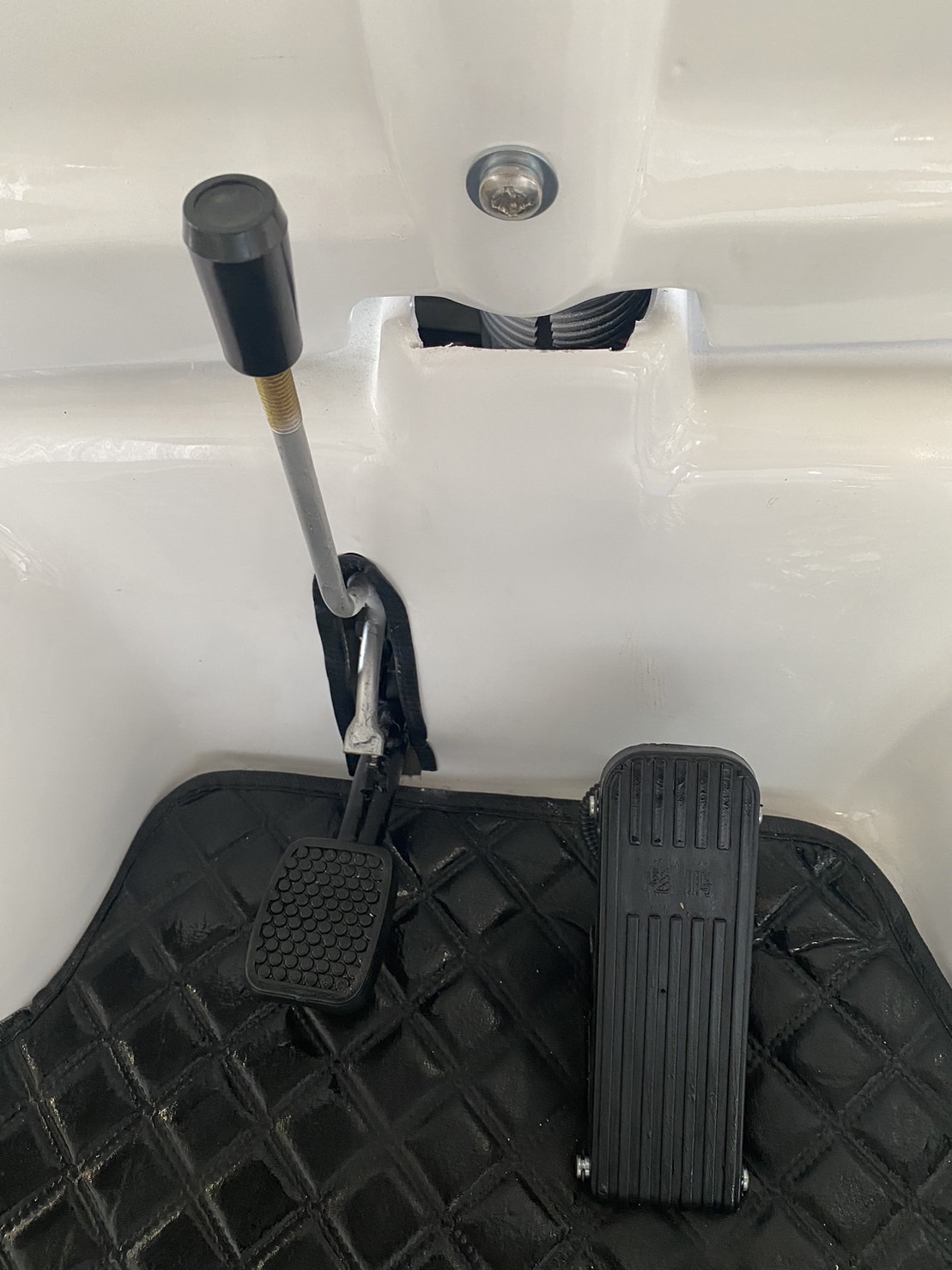 รถกอล์ฟไฟฟ้า 4 ล้อ 4 ที่นั่ง รุ่น M-04 ขับแบบพวงมาลัย