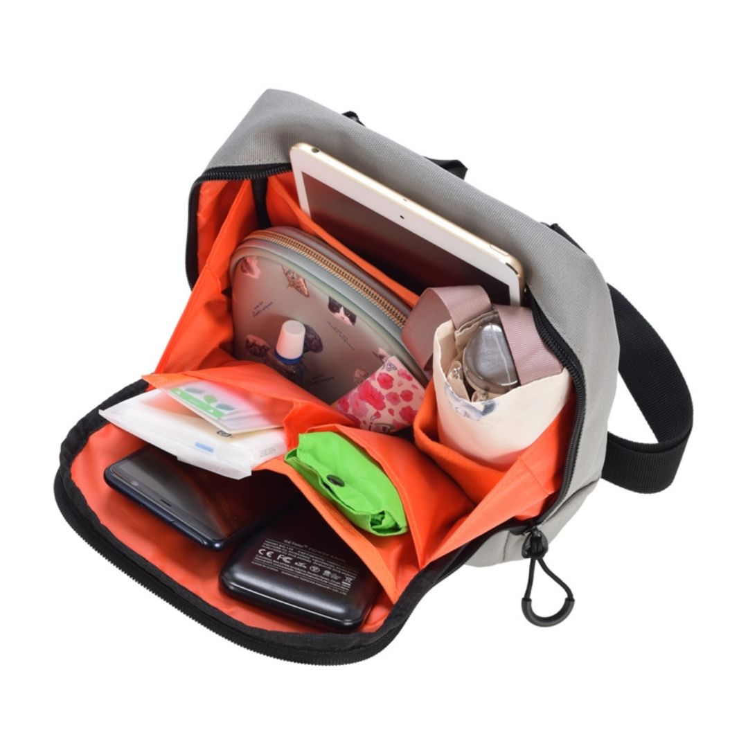 [PRE-ORDER] กระเป๋ากล้อง Coleman x ETSUMI (Gray) Shoulder Bag กระเป๋าทรงสี่เหลี่ยมจตุรัส สีเทา กระเป๋าสะพาย โคลแมน นำเข้าจากญี่ปุ่น コールマン スクエアショルダー CO-8777