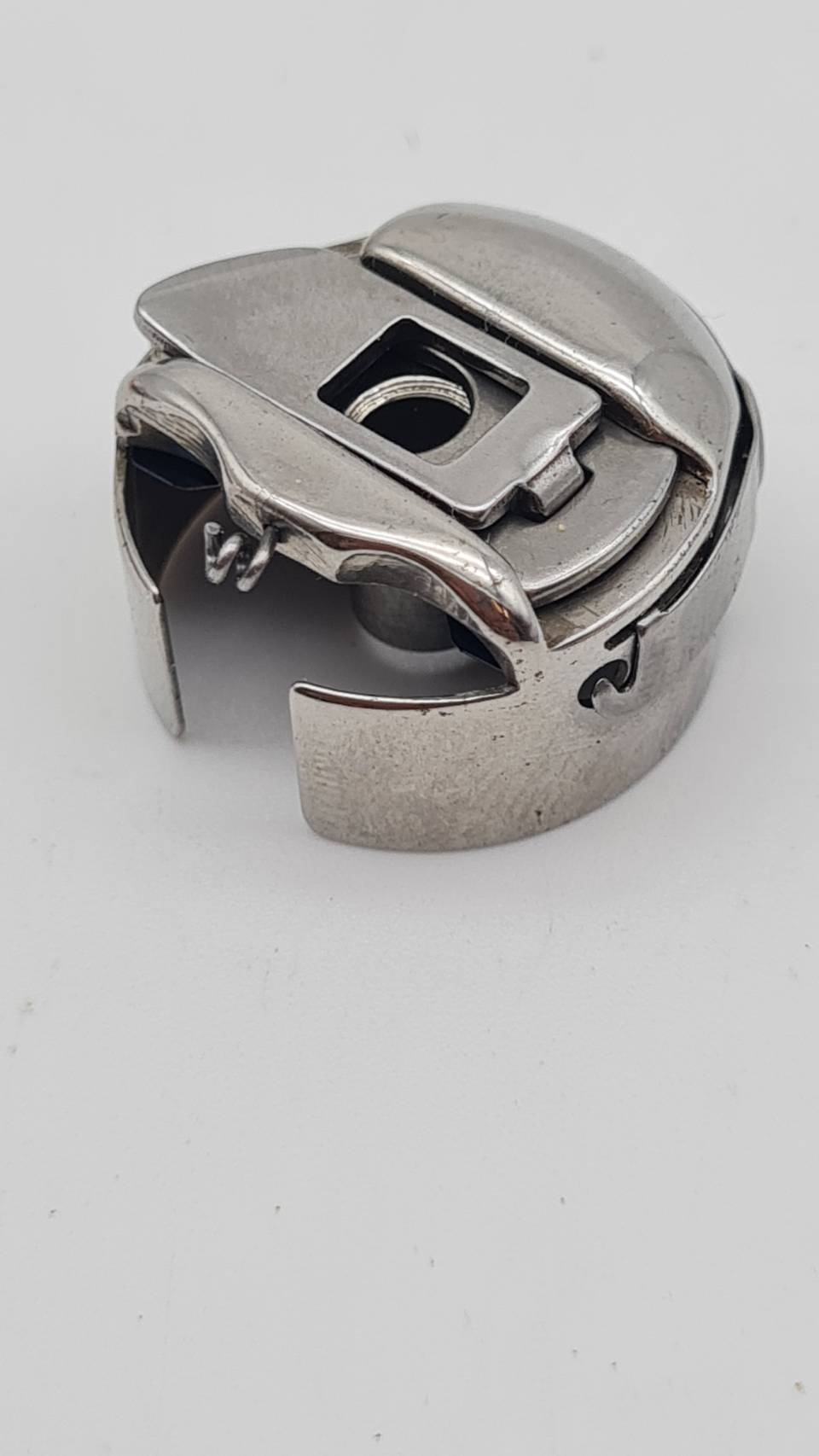 กะโหลกจักรสำหรับจักรปักคอมพิวเตอร์ Bobbin case ใช้งานได้อย่างดีเยี่ยม ลดอาการด้ายกระโดน กะโหลกจักรขนาดมาตรฐาน